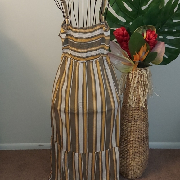 Dress - Picture 2 of 5